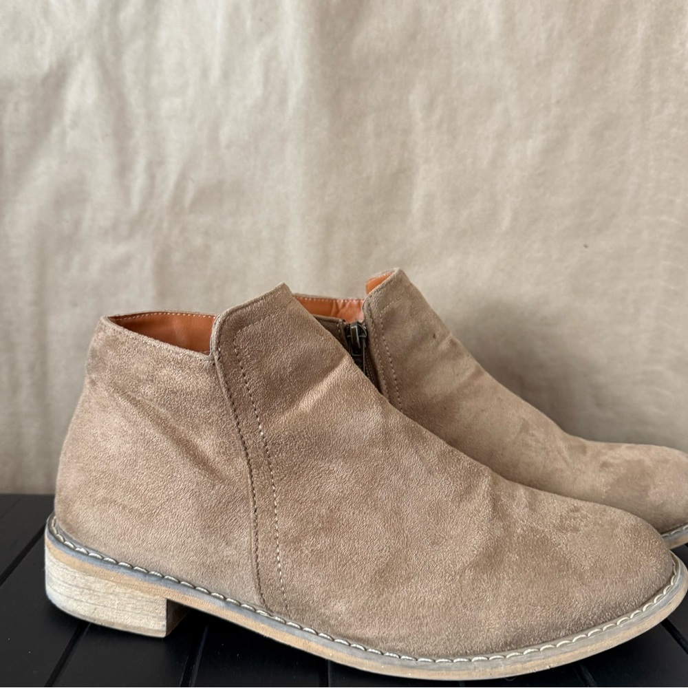 Seven7 Cisco Booty suede in brown. Size 10